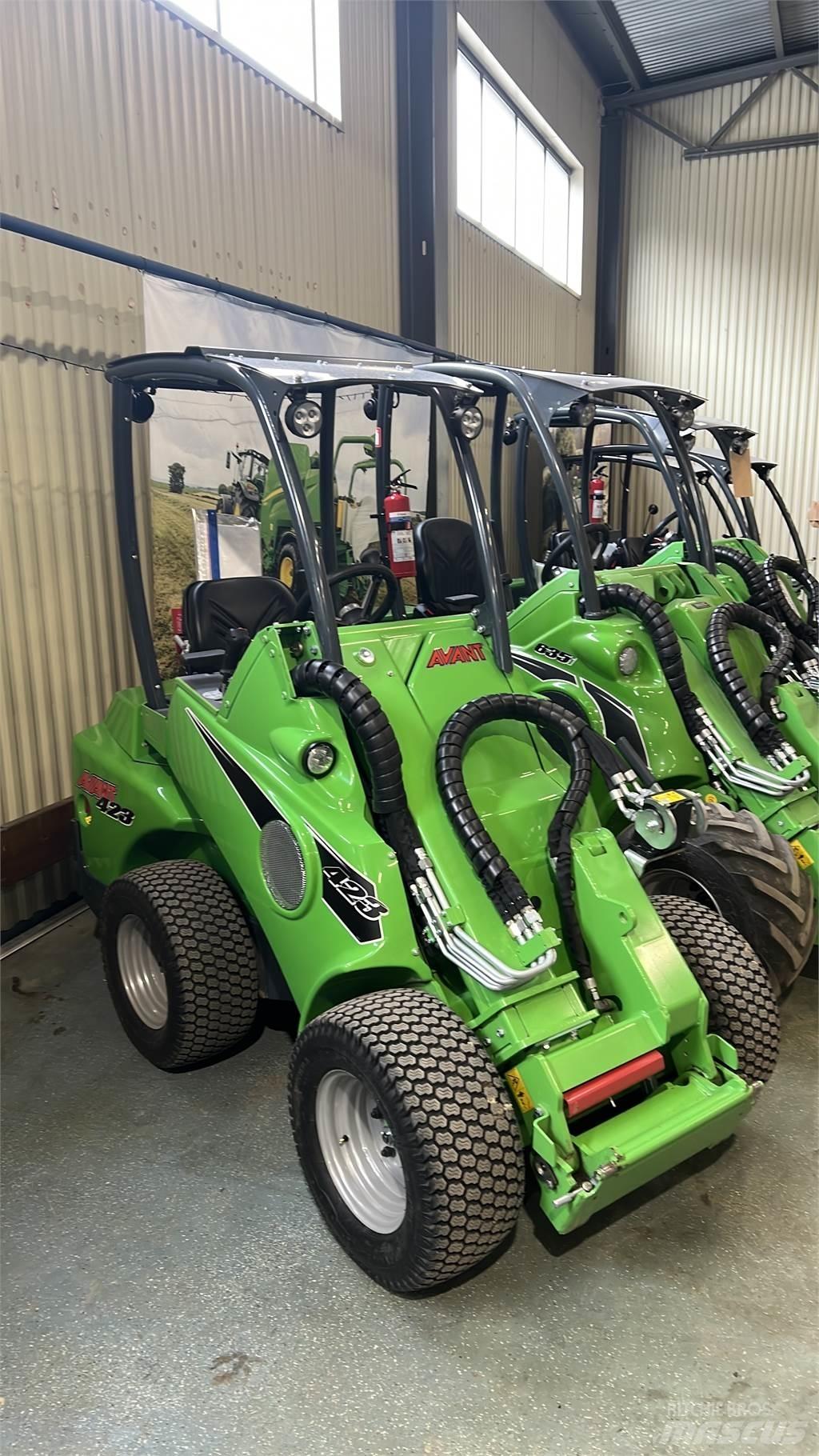 Avant 423 Skid steer mini nakladalci
