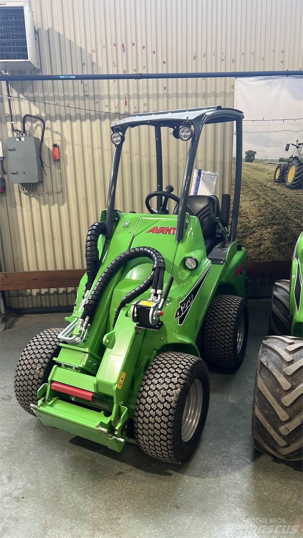 Avant 423 Skid steer mini nakladalci