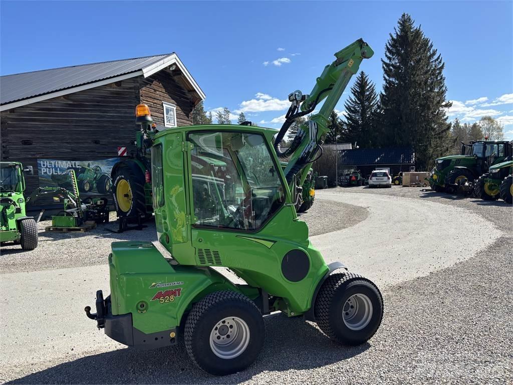 Avant 528 Skid steer mini nakladalci