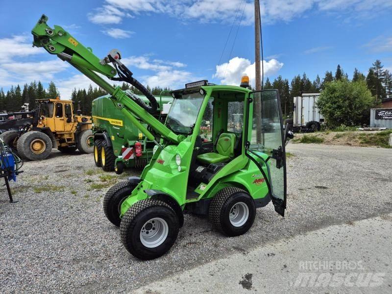 Avant 528 Skid steer mini nakladalci