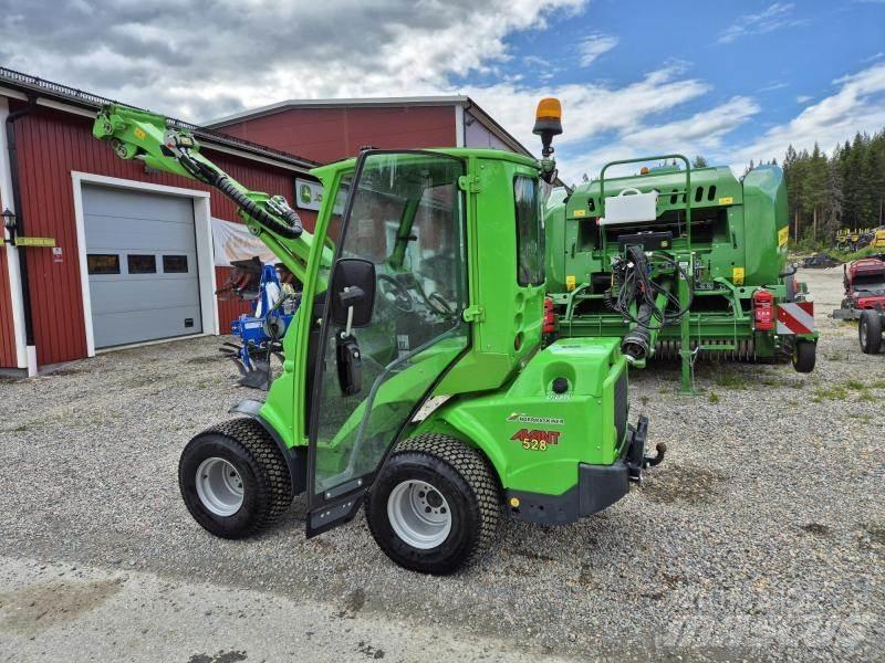 Avant 528 Skid steer mini nakladalci