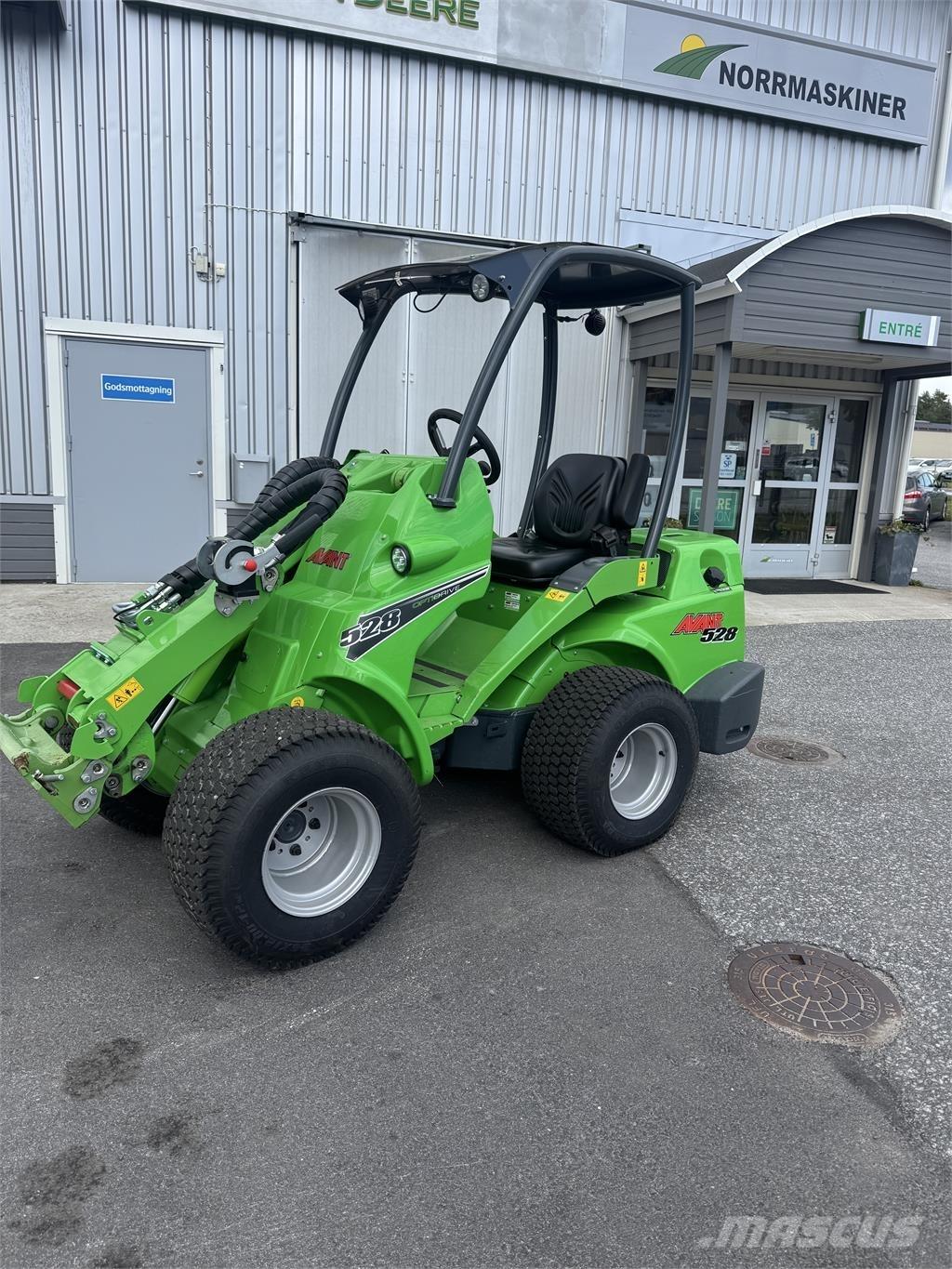 Avant 528 Endast 70h Skid steer mini nakladalci