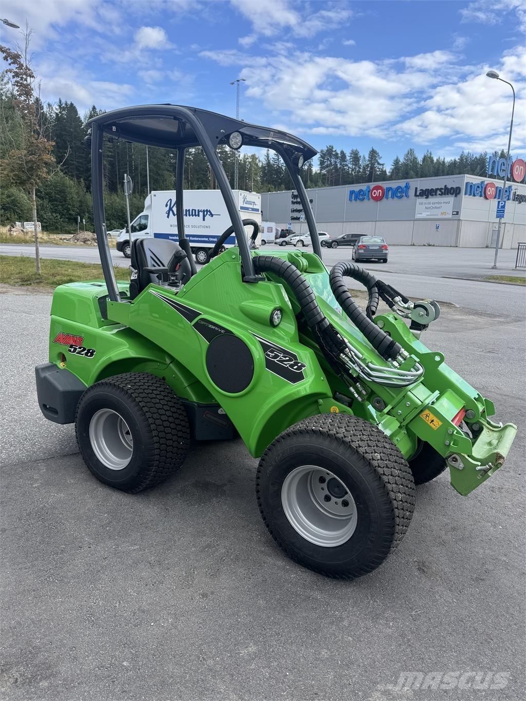 Avant 528 Endast 70h Skid steer mini nakladalci
