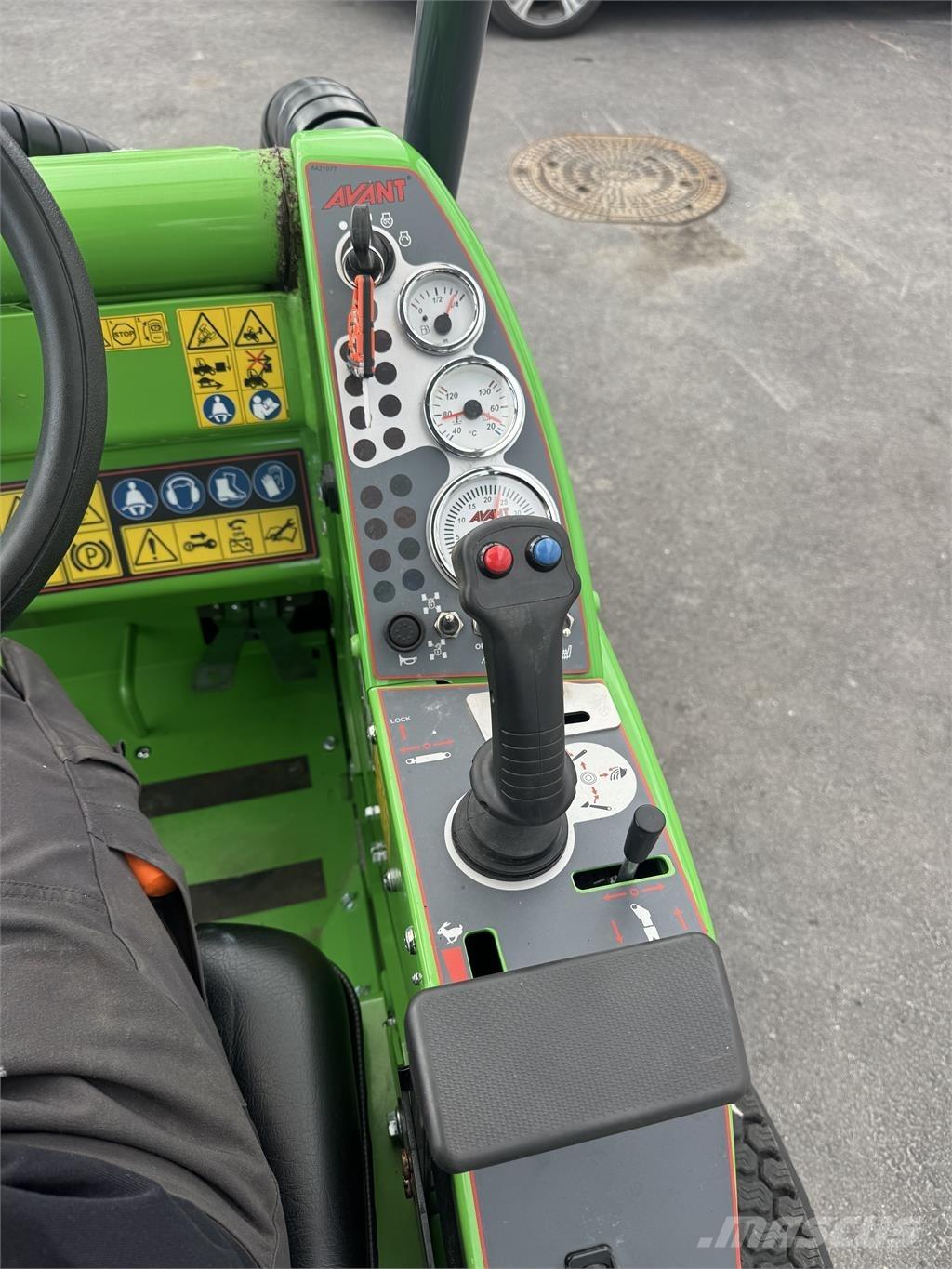 Avant 528 Endast 70h Skid steer mini nakladalci
