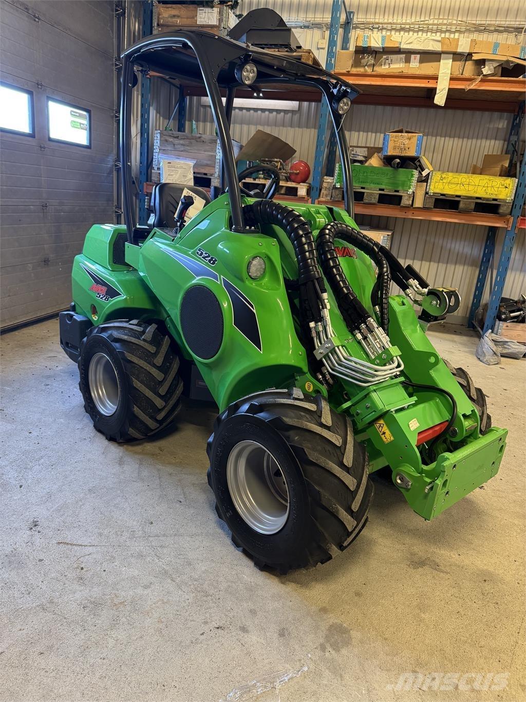 Avant 528 KAMPANJ Skid steer mini nakladalci