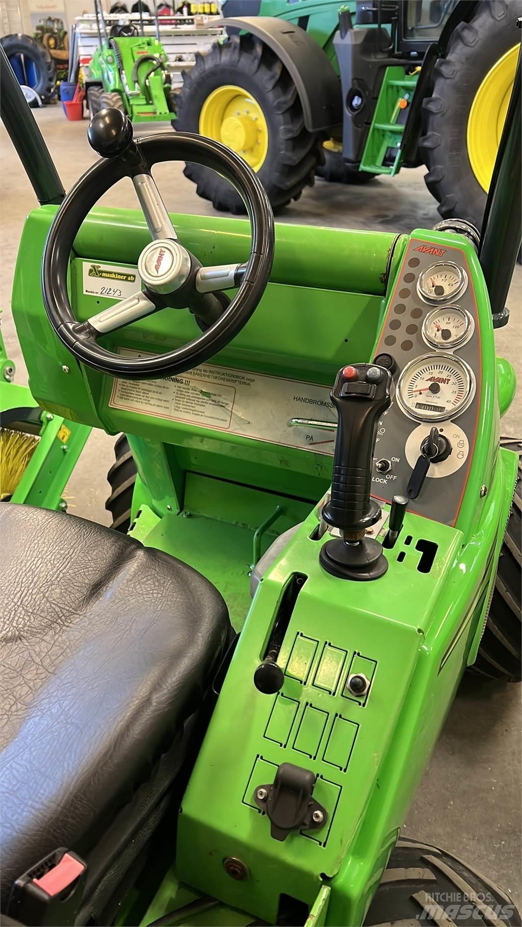 Avant 630 Beg Skid steer mini nakladalci