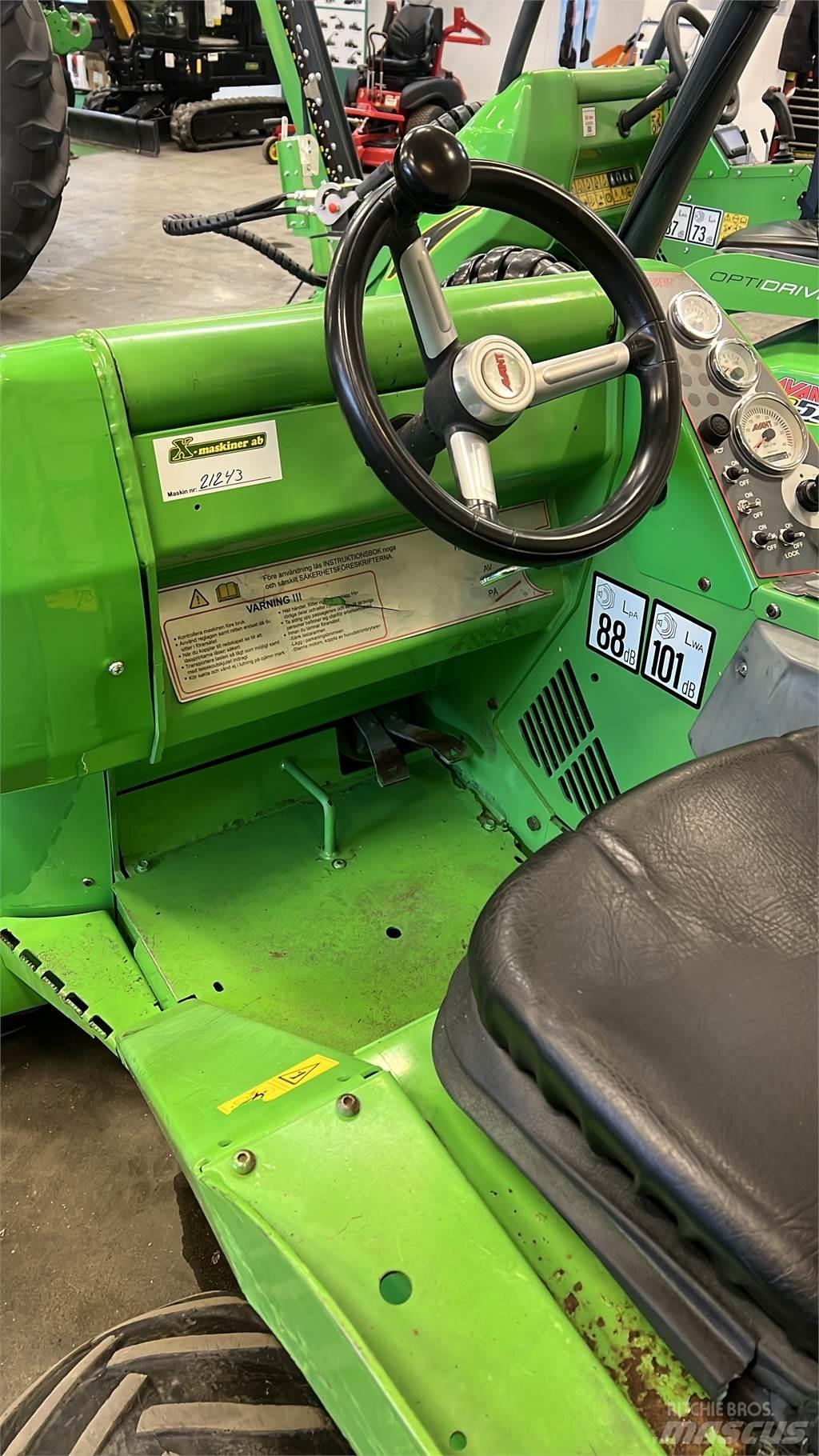 Avant 630 Beg Skid steer mini nakladalci