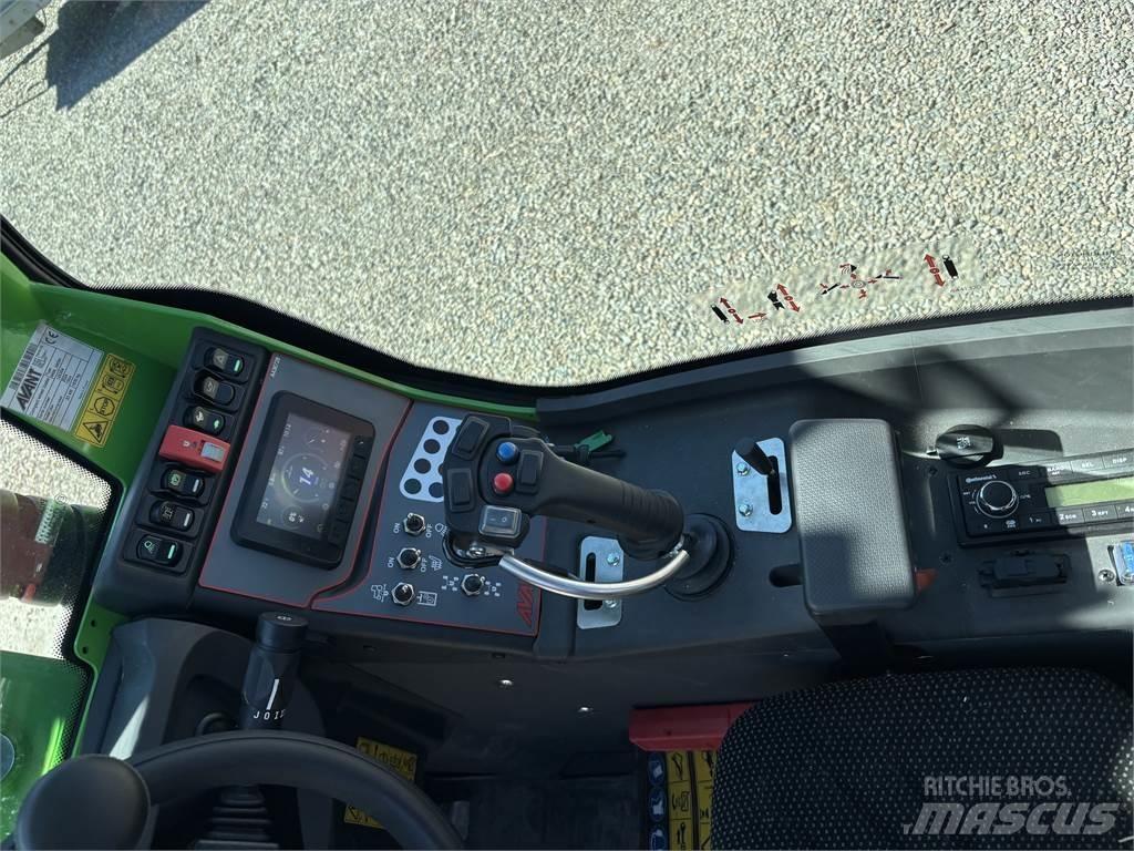 Avant 650 Skid steer mini nakladalci