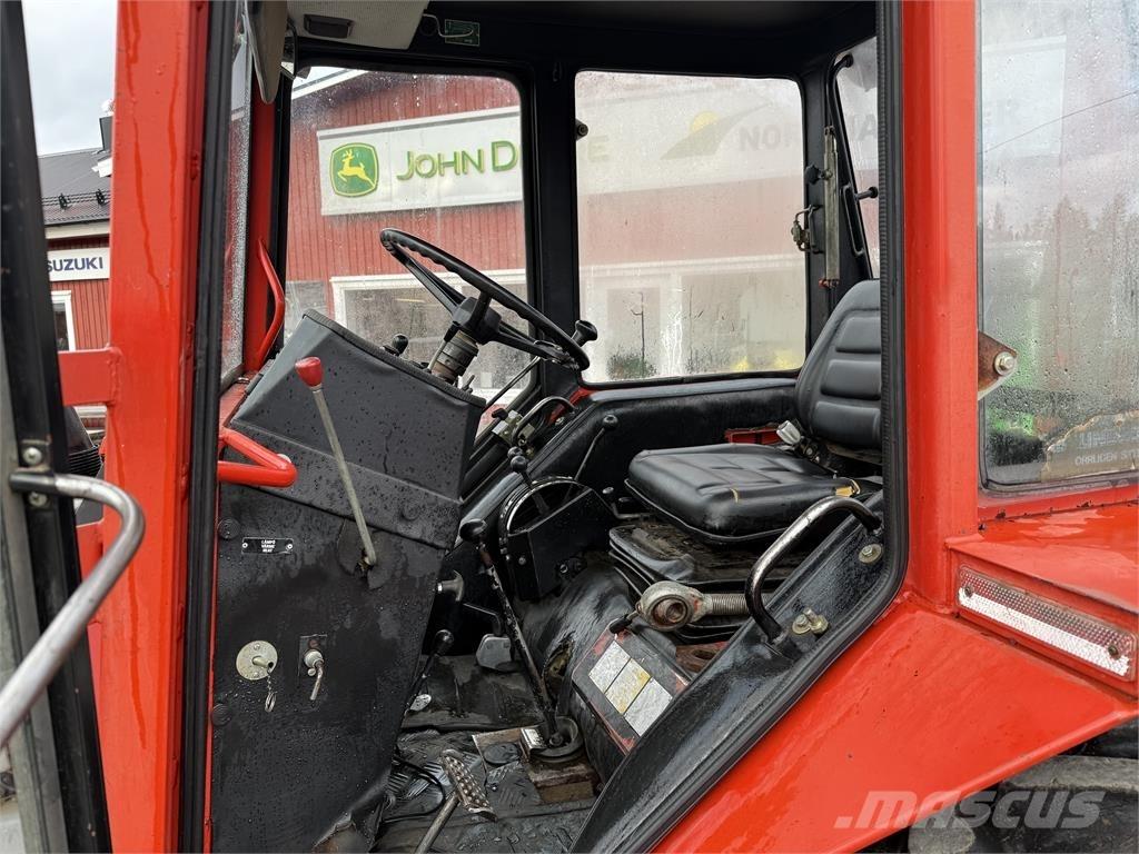 Belarus 825 Traktorji
