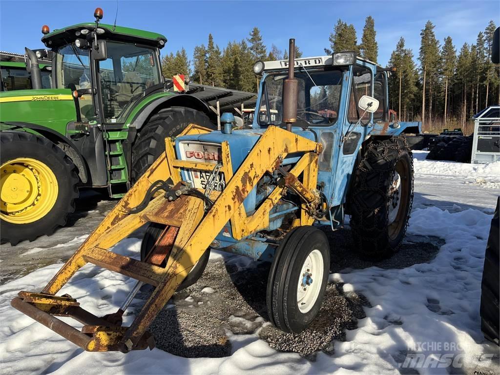 Ford 5000 med lastare Traktorji