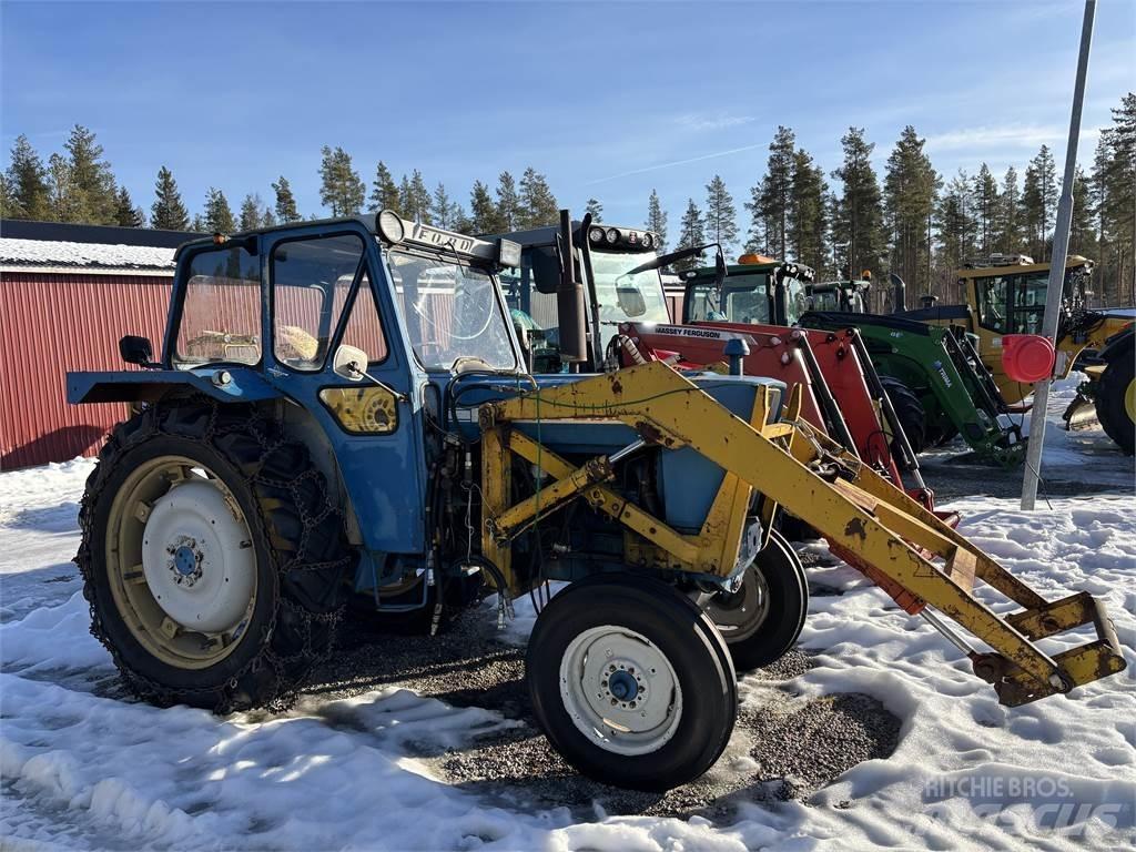 Ford 5000 med lastare Traktorji