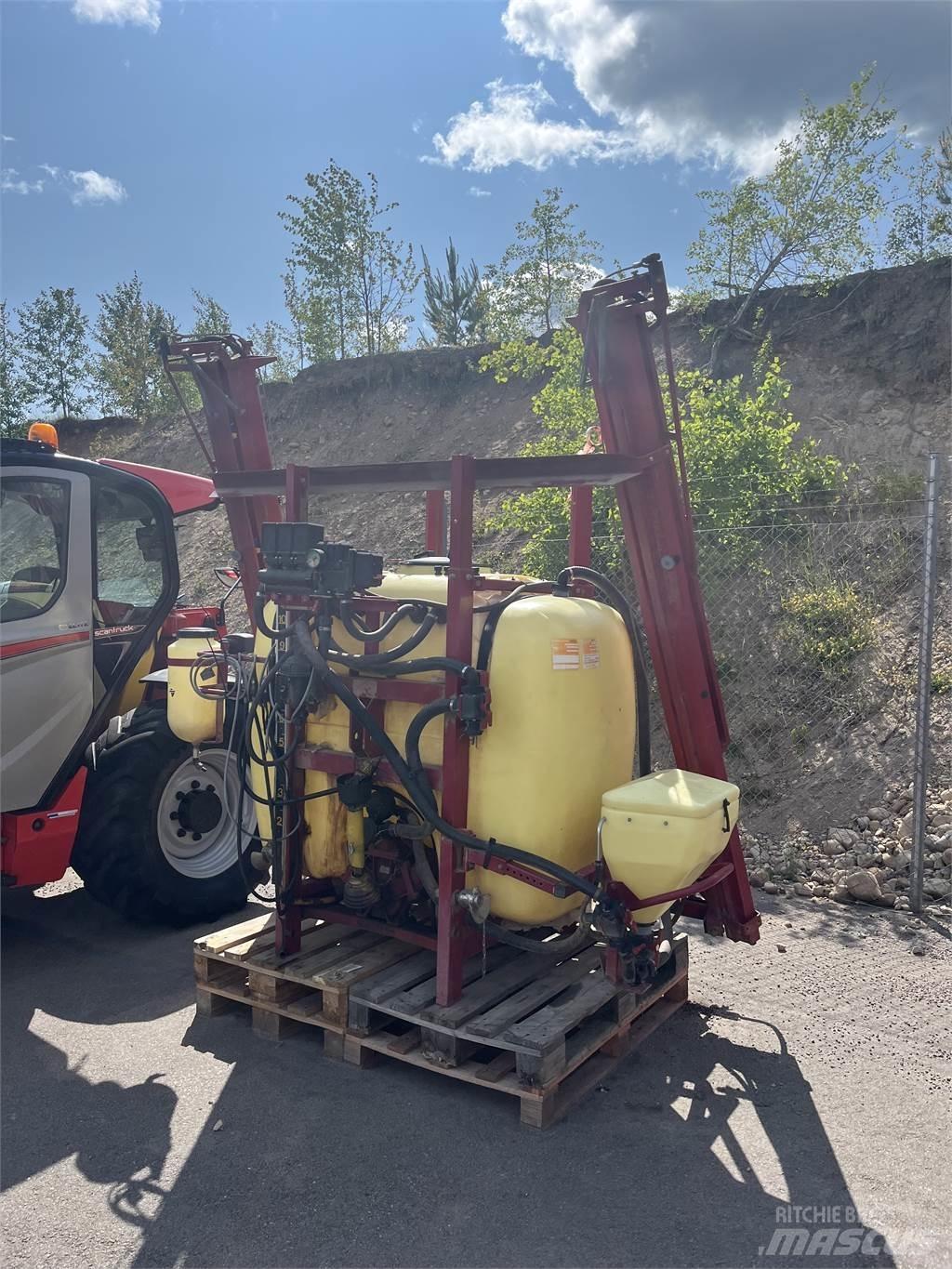 Hardi TLY 1000 Vlečne škropilnice