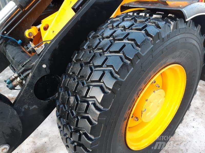 JCB 411 HT STORA BM Kolesni nakladalci