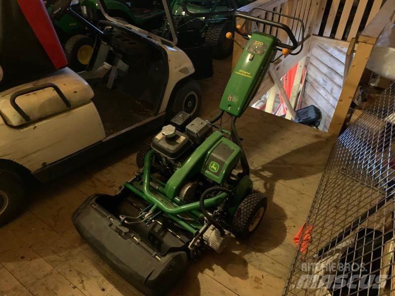 John Deere 220 Vrtni traktor kosilnice
