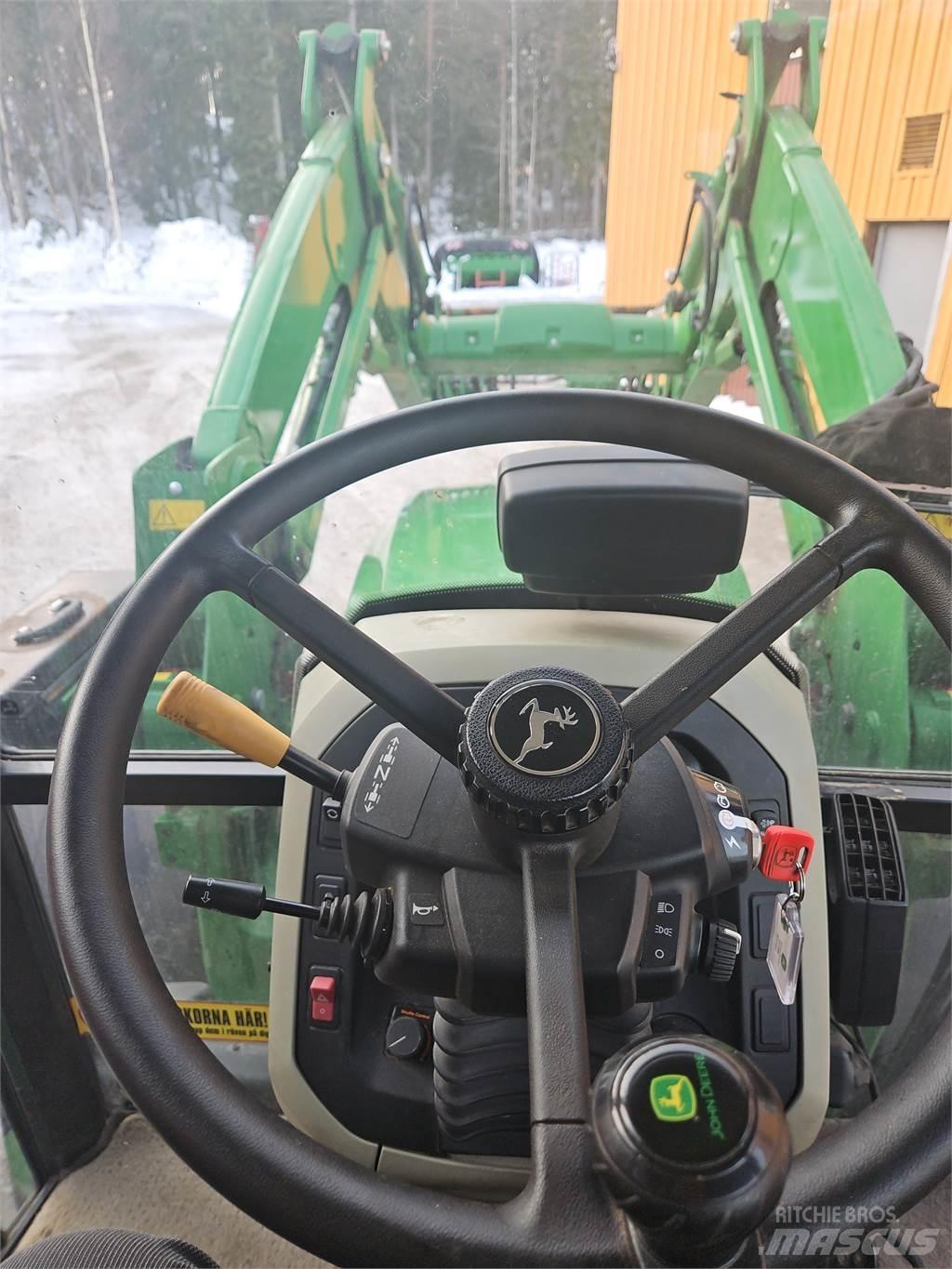 John Deere 5115M Traktorji