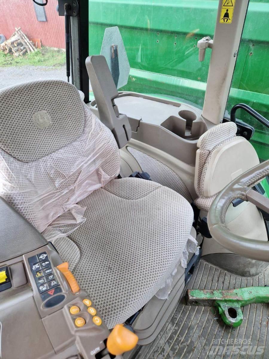 John Deere 5125 R Traktorji