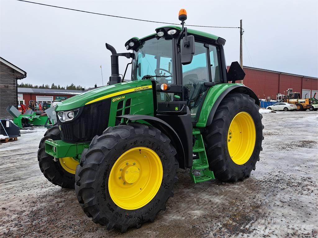 John Deere 6090M Traktorji