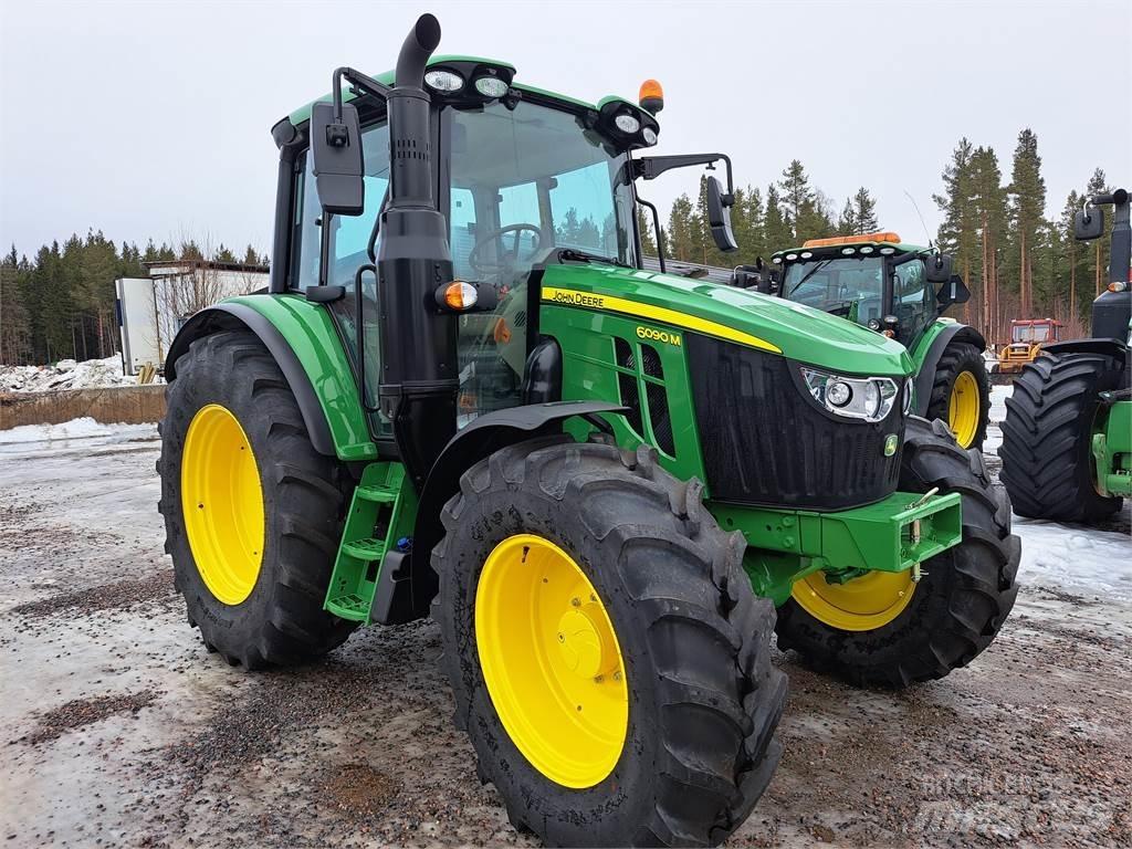 John Deere 6090M Traktorji