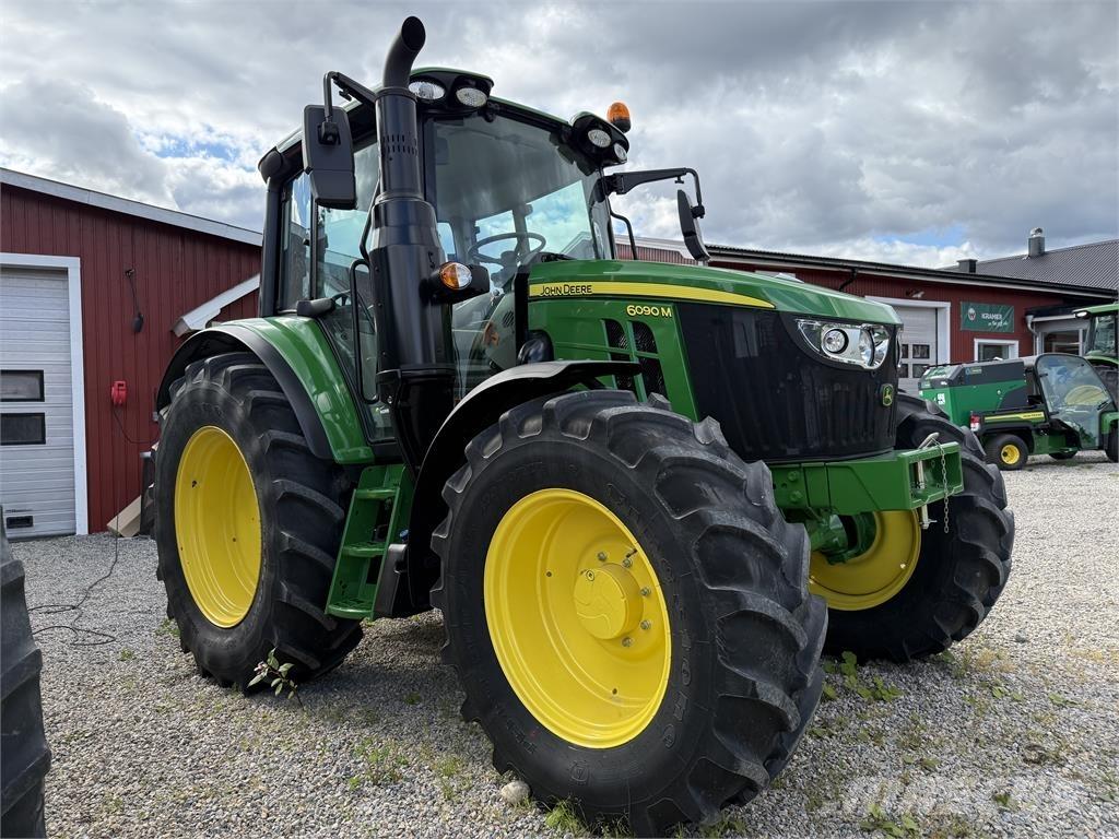 John Deere 6090M Traktorji