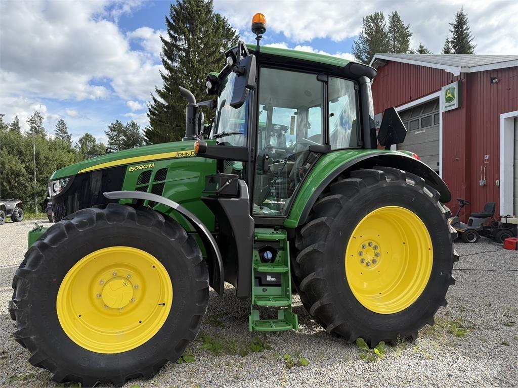 John Deere 6090M Traktorji