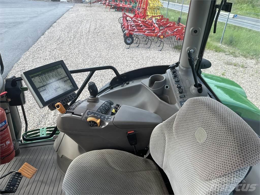 John Deere 6215R Traktorji