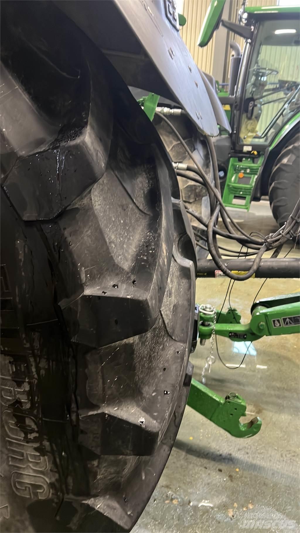 John Deere 6215R Traktorji