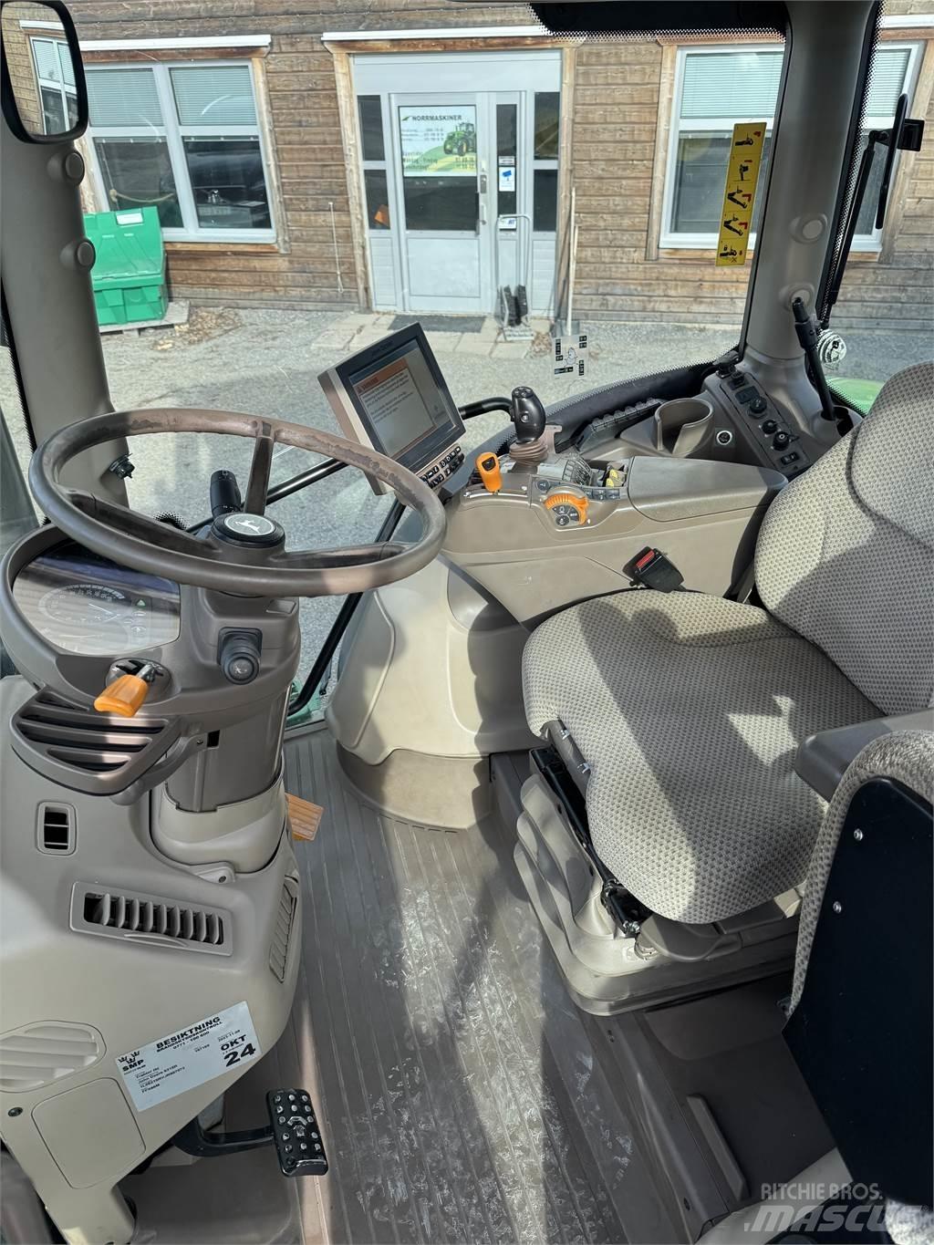 John Deere 6215R Traktorji