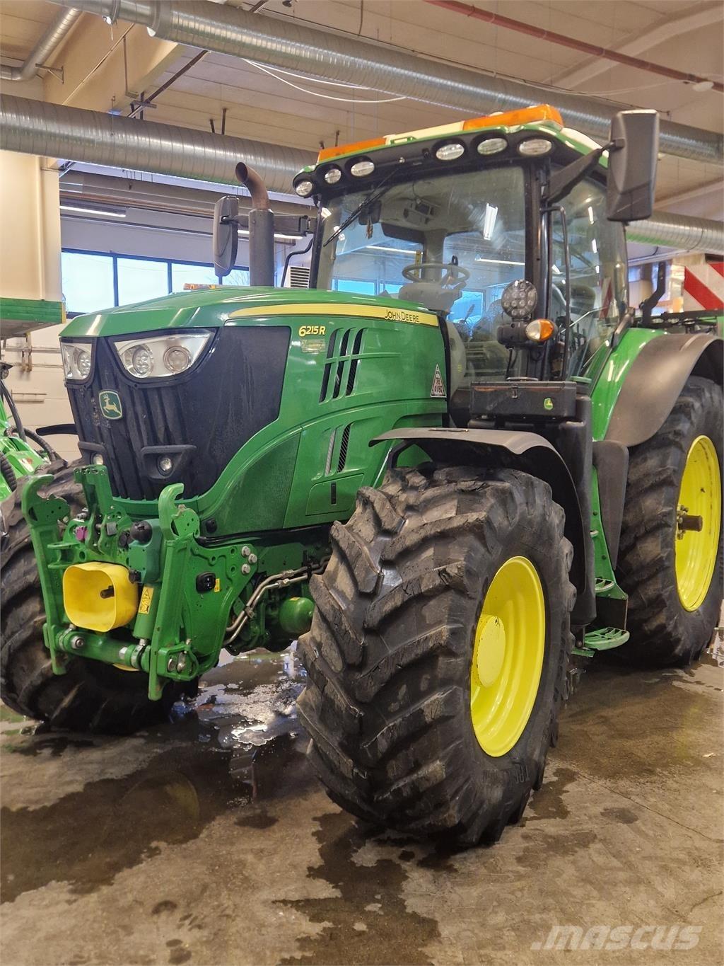 John Deere 6215R Traktorji