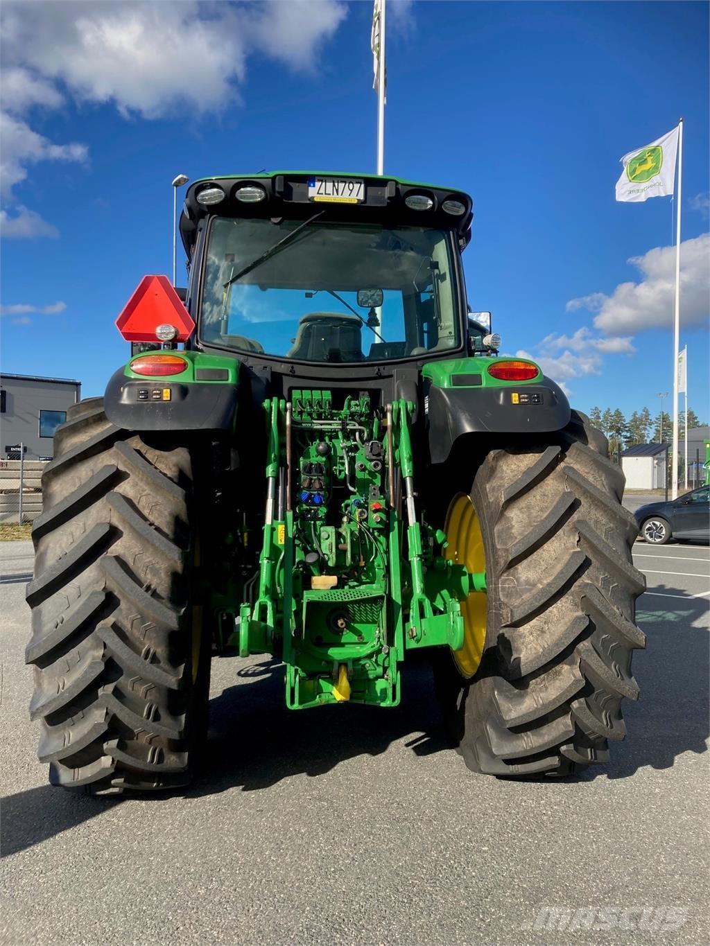 John Deere 6215R Traktorji