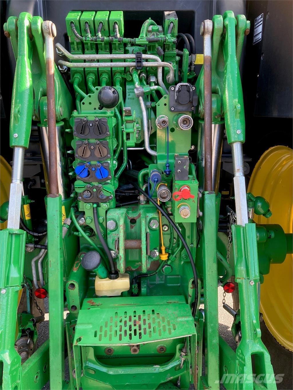 John Deere 6215R Traktorji
