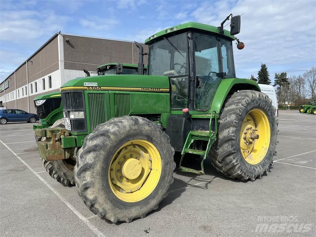 John Deere 7700 Traktorji
