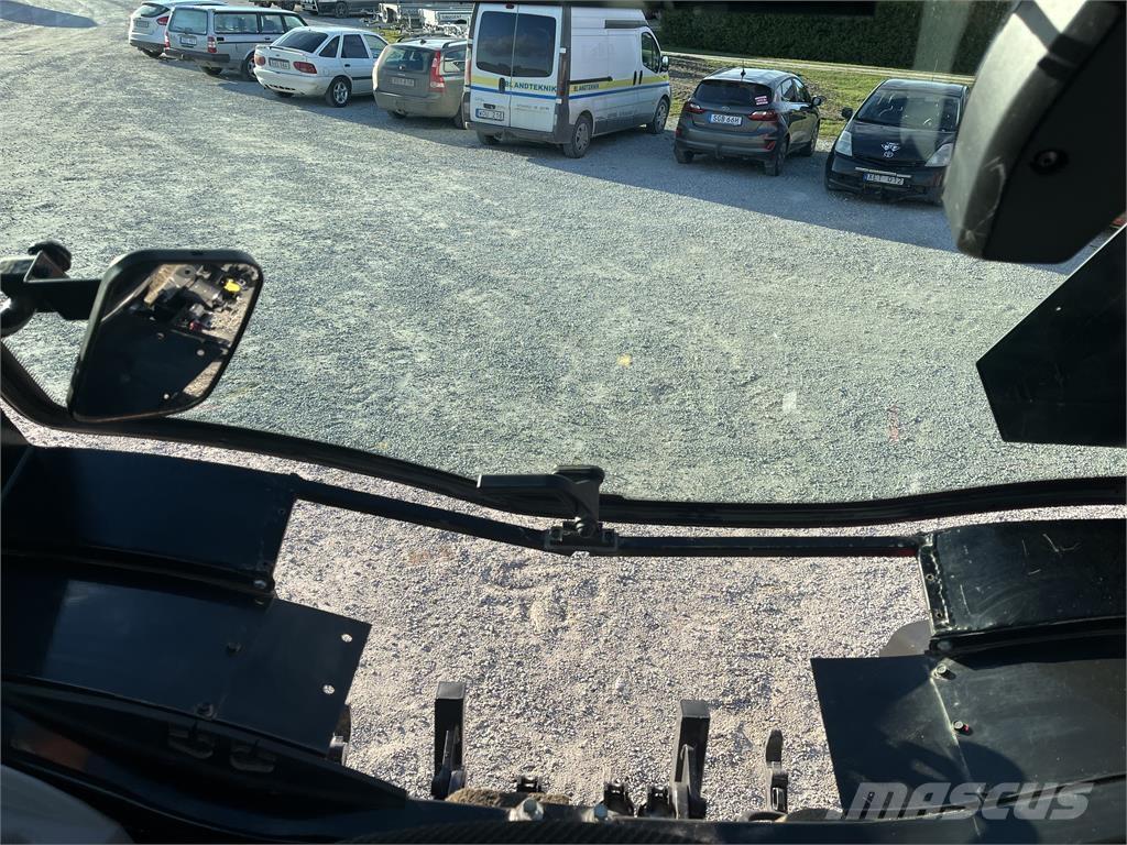 Valtra A 84 Traktorji