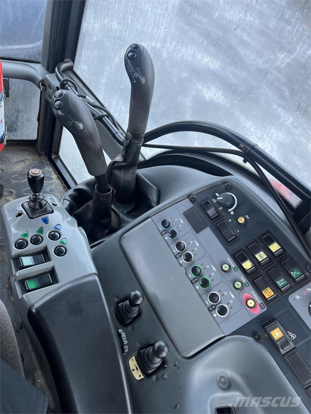 Valtra T190 Traktorji