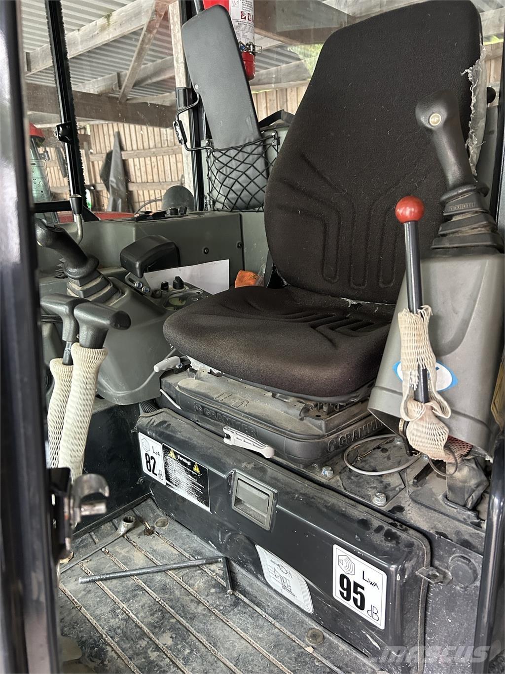 Yanmar VIO 38 GRÄVARE Kolesni nakladalci