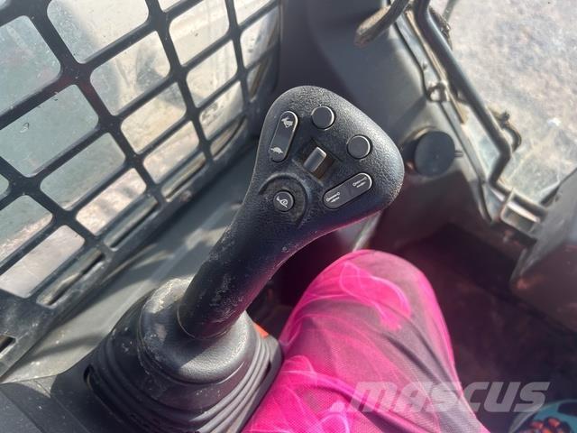 Bobcat T76 Skid steer mini nakladalci