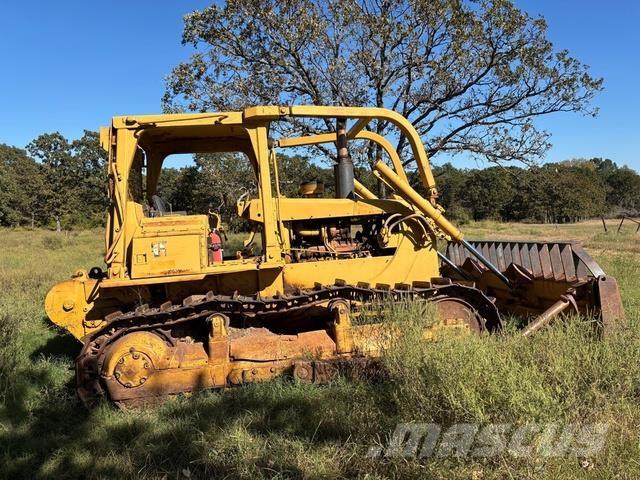 CAT D6D Buldožerji goseničarji