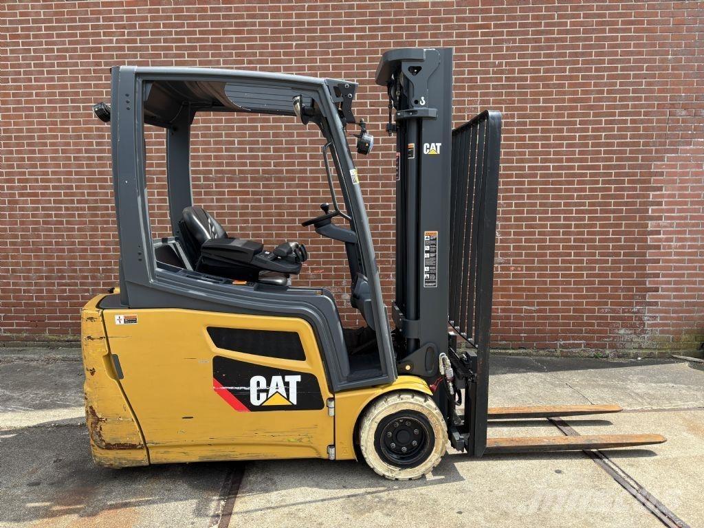CAT 2ET4000 Električni viličarji