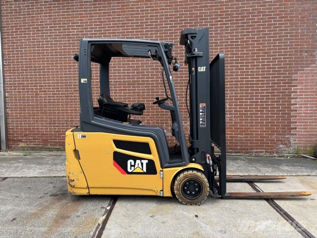CAT 2ET4000 Električni viličarji
