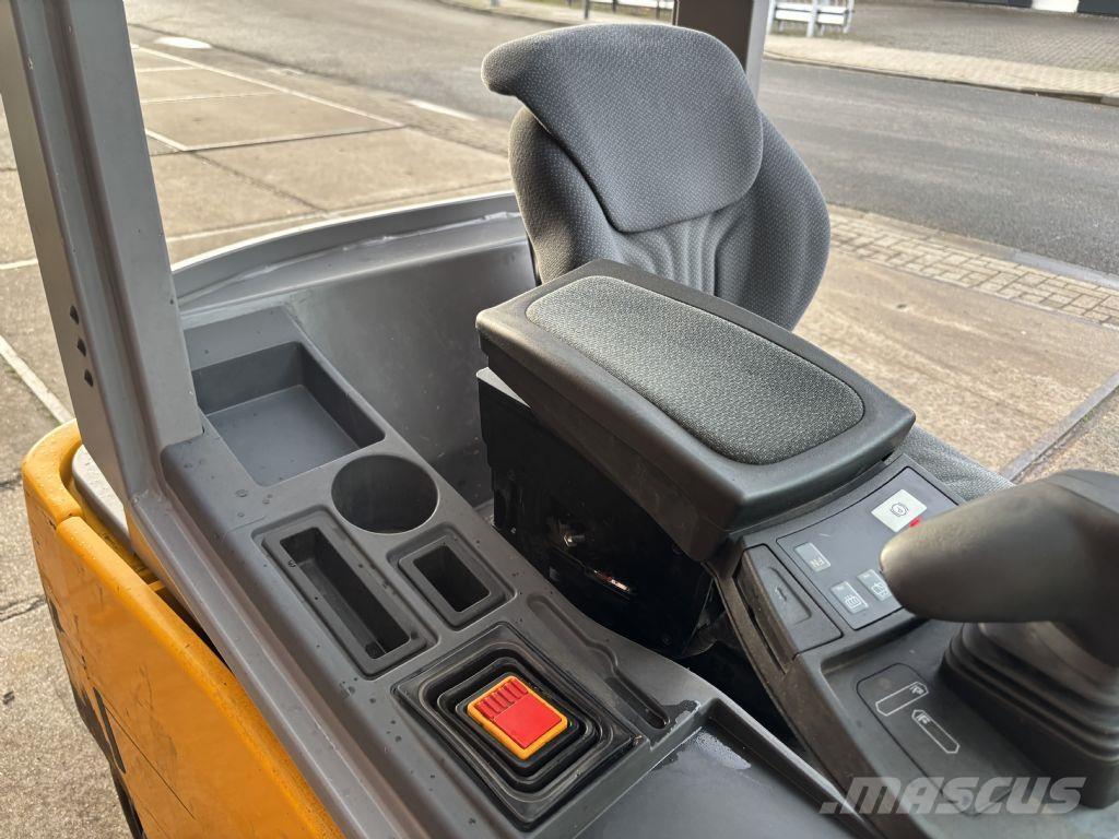 Jungheinrich EFG 320 Električni viličarji