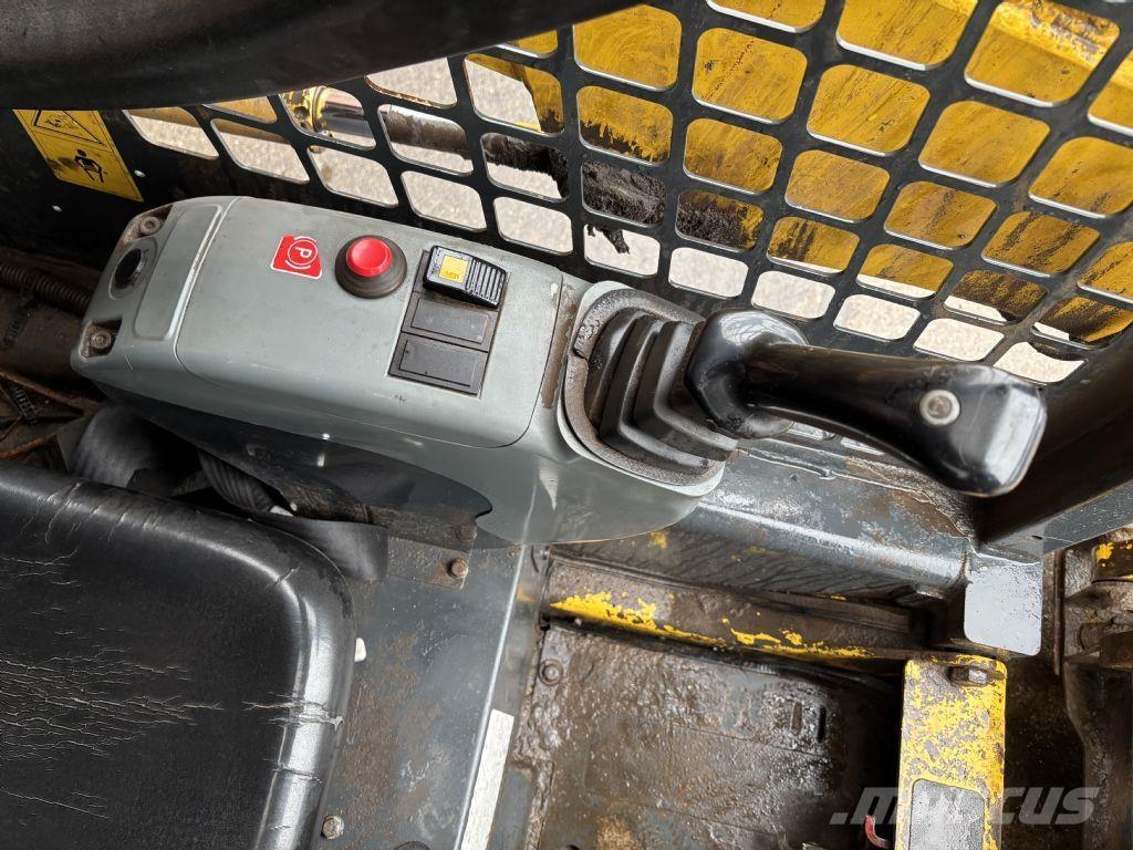 Komatsu SK510 Skid steer mini nakladalci