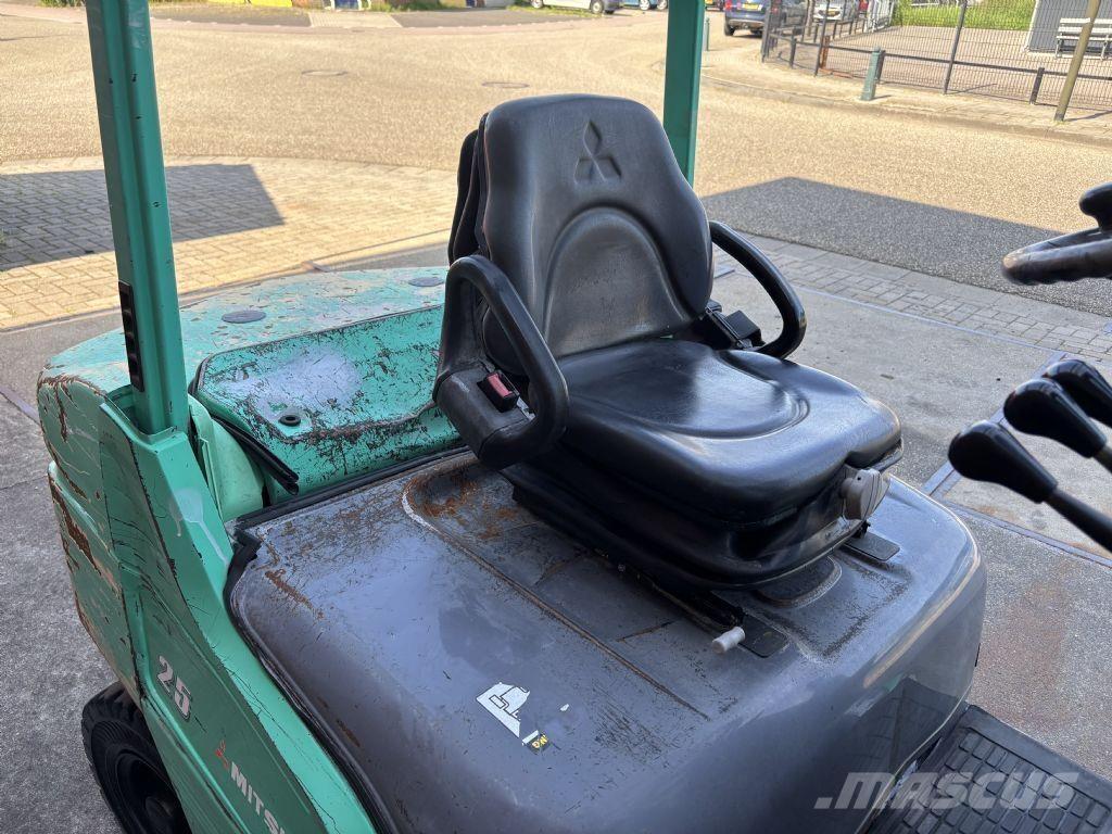 Mitsubishi FD25N Dizelski viličarji