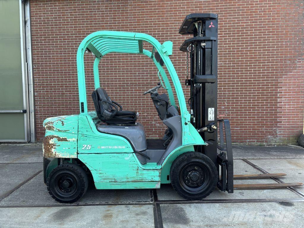 Mitsubishi FD25N Dizelski viličarji