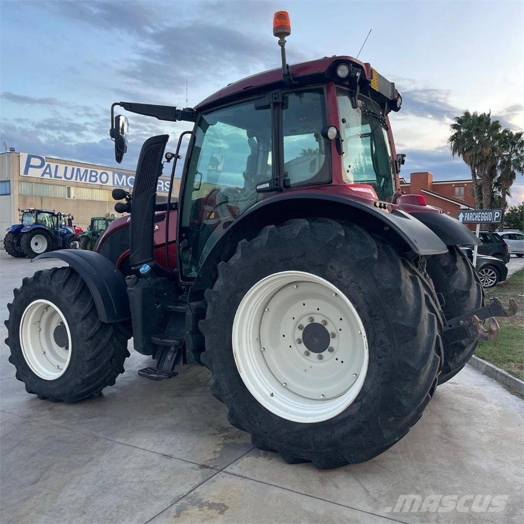 Valtra N174 Traktorji