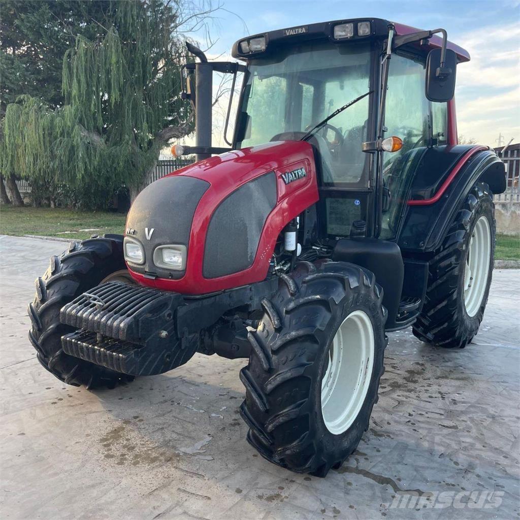 Valtra N92 Traktorji
