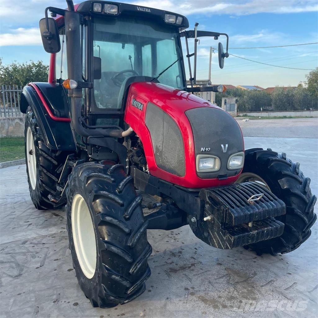 Valtra N92 Traktorji
