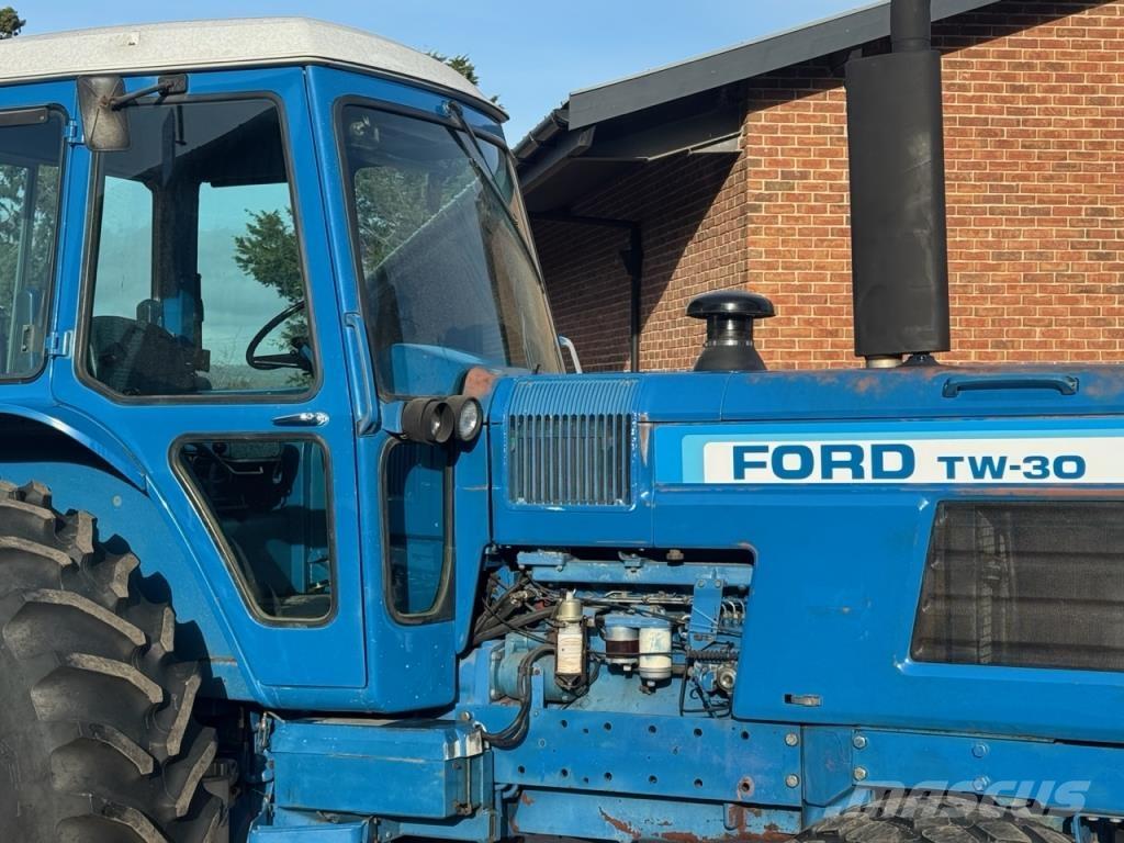 Ford TW30 Traktorji