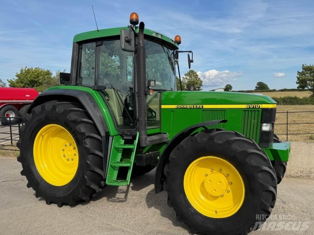 John Deere 6910 Traktorji