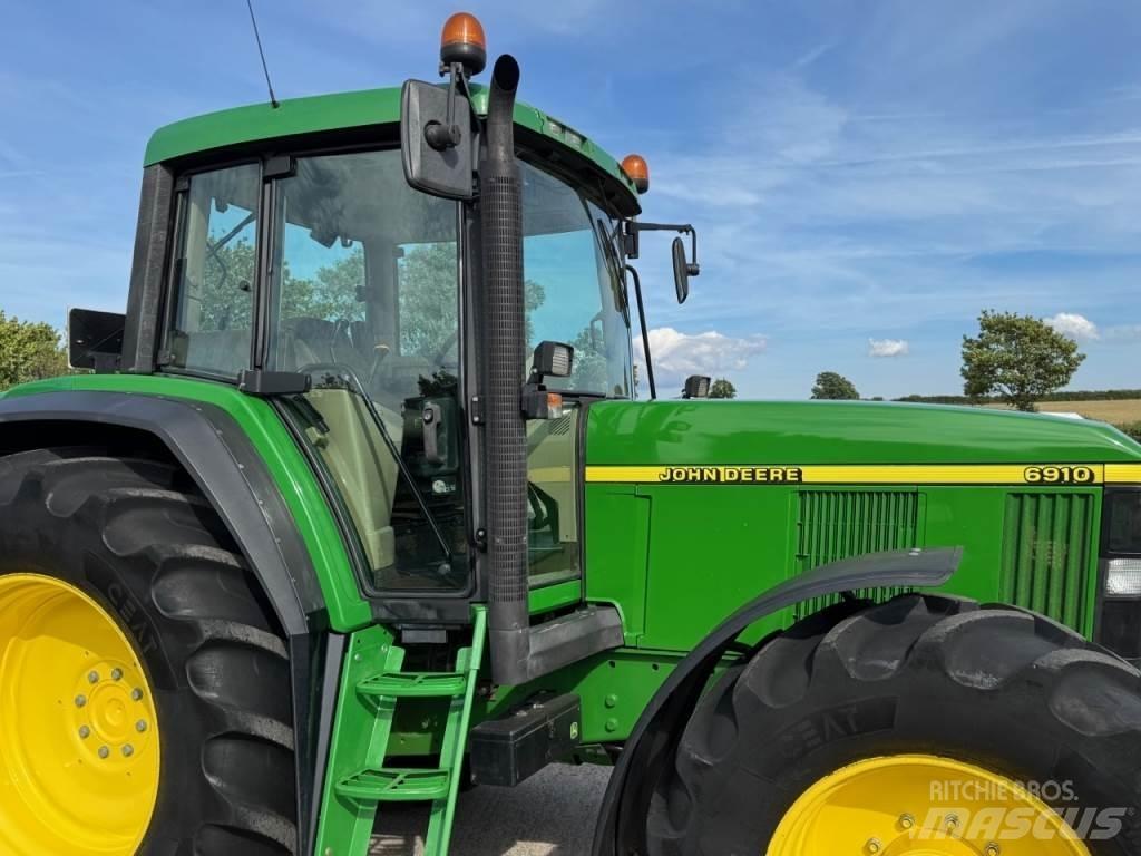 John Deere 6910 Traktorji