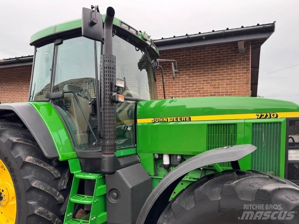 John Deere 7710 Traktorji