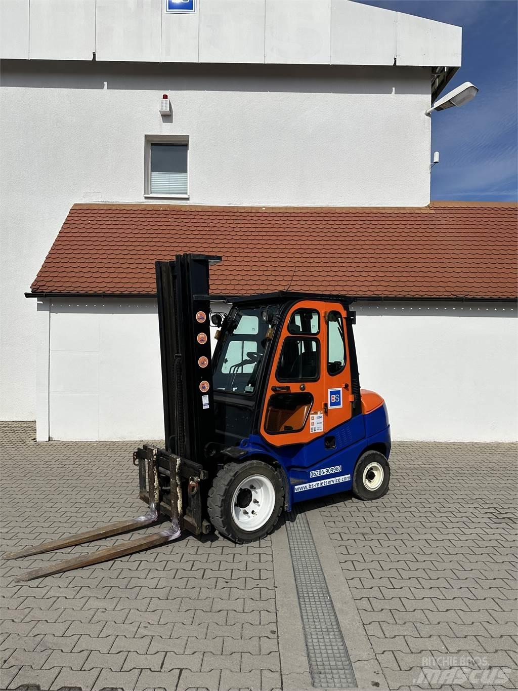 Clark C30D Drugo